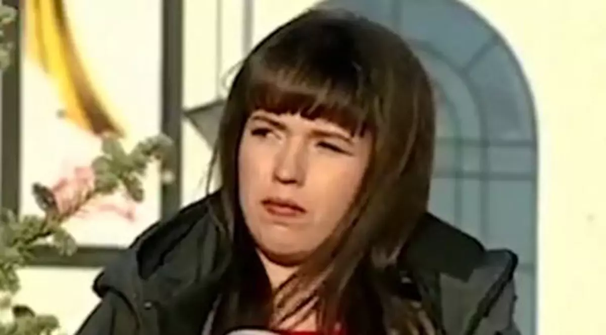 O prezentatoare TV și-a aruncat haina de pe ea când a intrat în direct