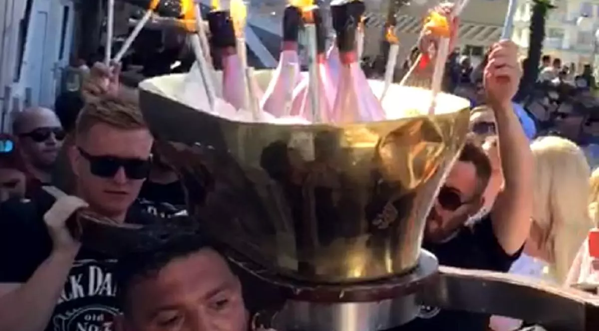 Câți bani s-au încasat în cluburile din Mamaia în vacanța de 1 Mai. 1,28 de milioane de lei doar întro singură zi, într-un singur local