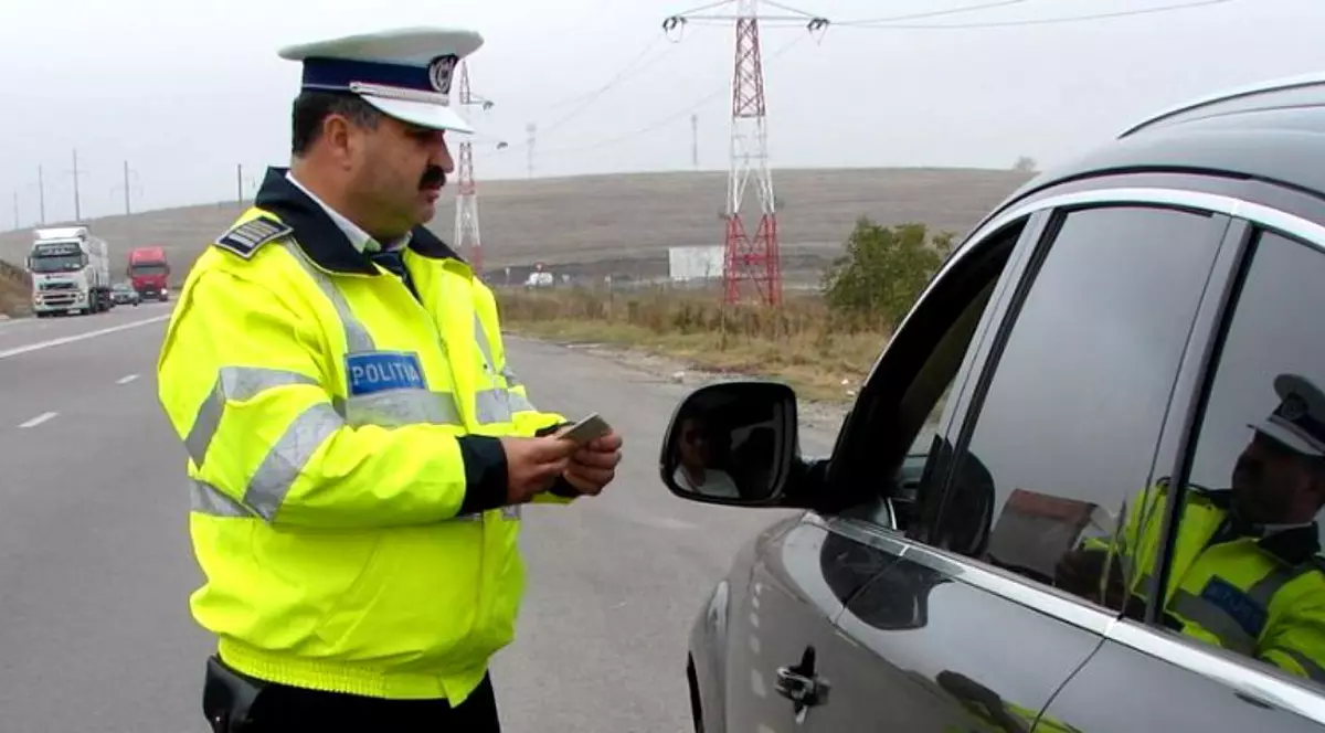 Un șofer din Iași a înjunghiat doi polițiști cu șurubelnița
