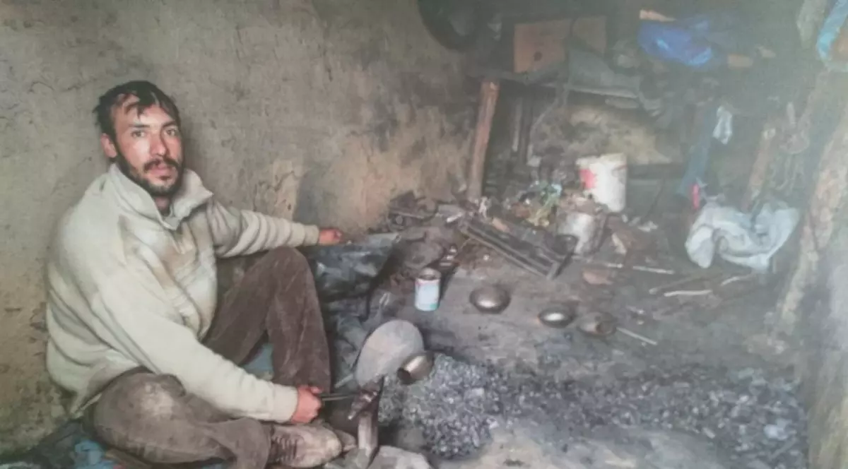 GALERIE FOTO/Povestea unui altfel de sat. Giulia de Dolhasca, locul unde romii ursari trăiesc ca acum 100 de ani