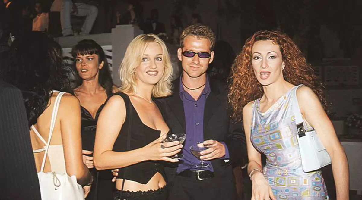 GALERIE FOTO/ Imagini de colecție de la prima petrecere a revistei VIVA! Cum arătau vedetele în anul 1999