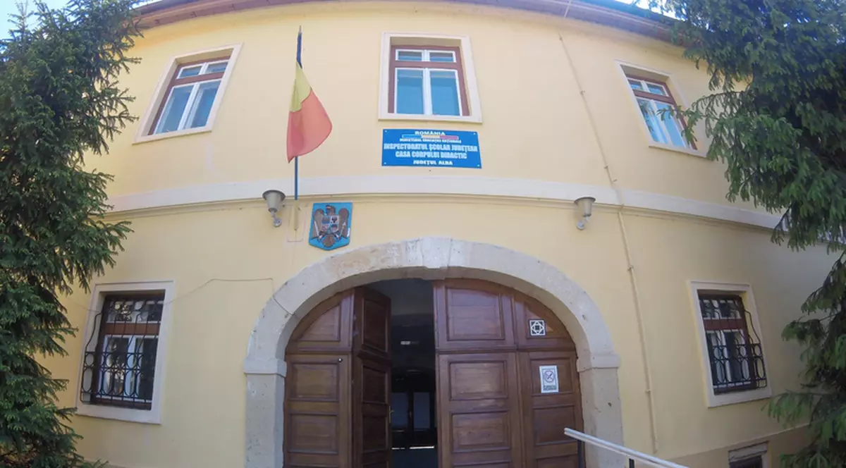 Tavane prăbuşite la un liceu din Blaj