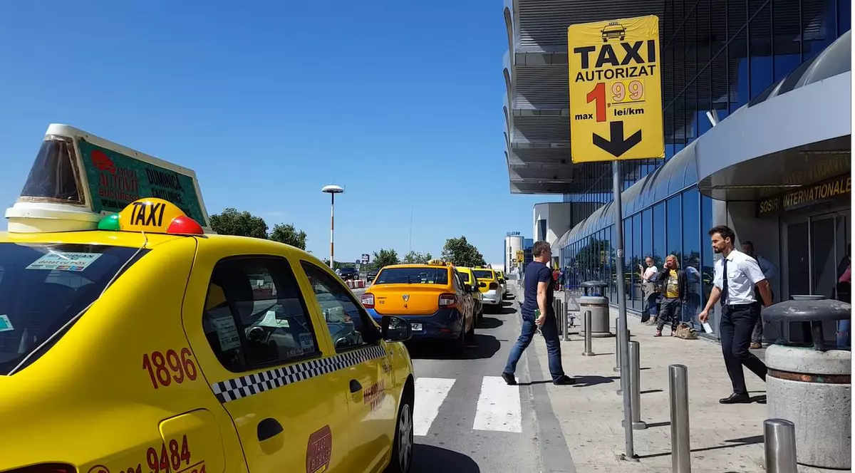 mulți români aleg să plece de la aeroport cu Uber și Taxify
