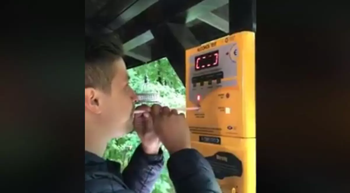 Un pub din Timișoara a instalat un AlcoholTest pentru clienți! „Verifică alcoolemia la noi, înainte să ți-o verifice un polițist”