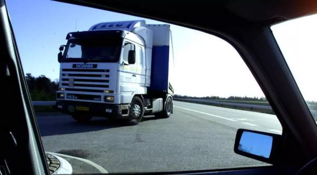 albanezi gasiti congelati in tirul unui roman