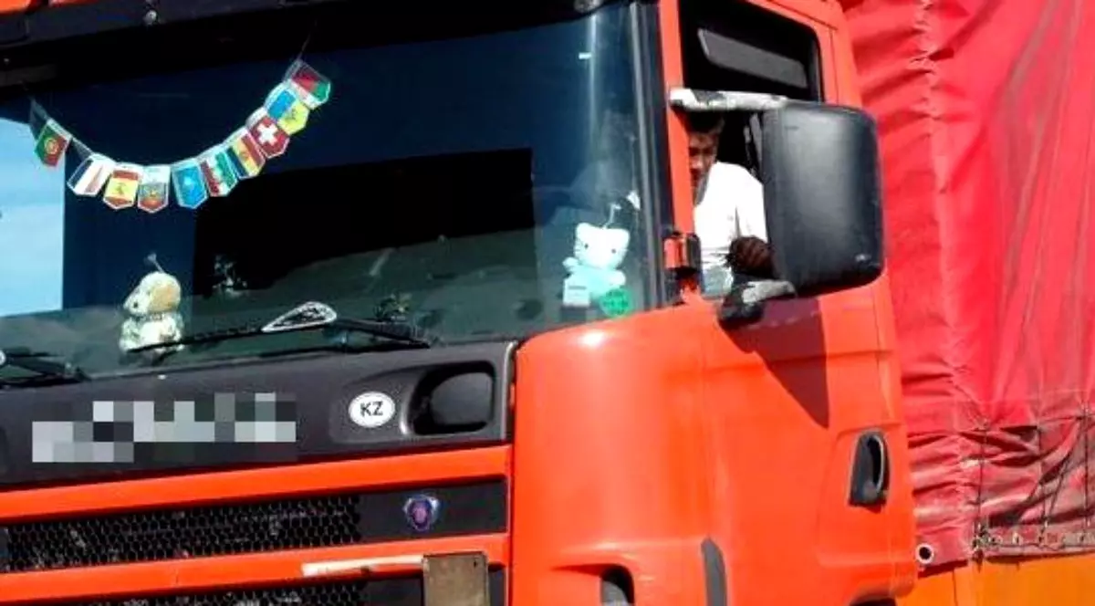 Un TIR plin cu sutiene au confiscat vameșii la Nădlac