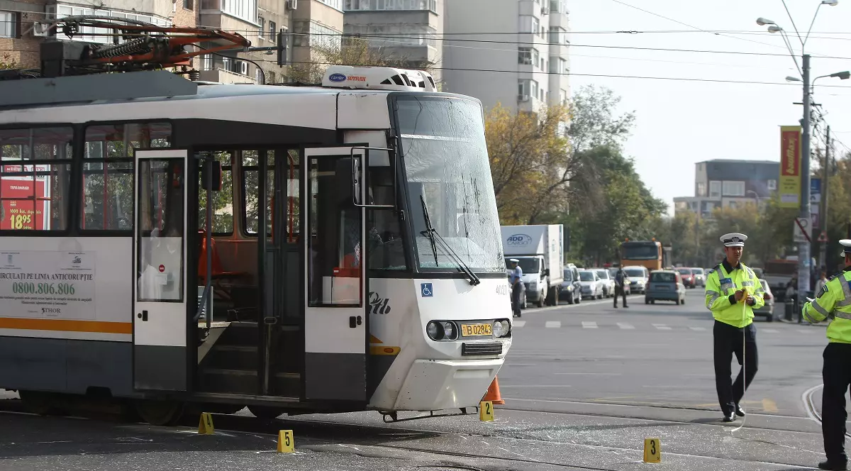 Două tramvaie s-au ciocnit pe Șoseaua Viilor din București