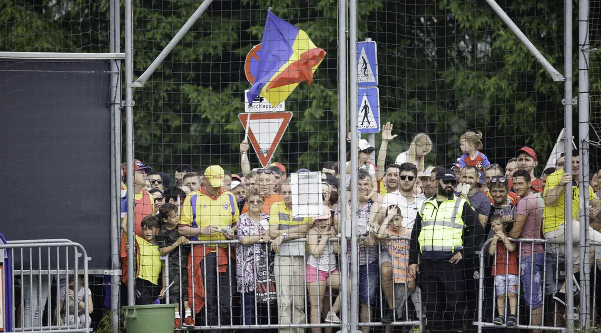 Fani români la Graz