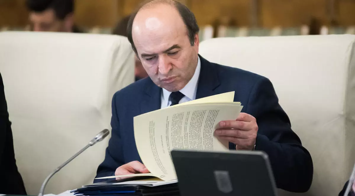 Tudorel Toader a devenit notar în mod legal