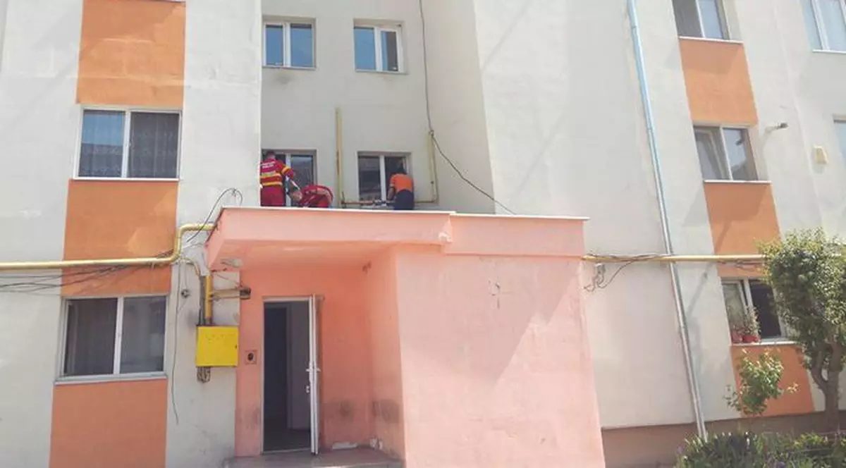 Un bărbat din Bistrița a murit, după ce a căzut de la etajul 9 al unui bloc