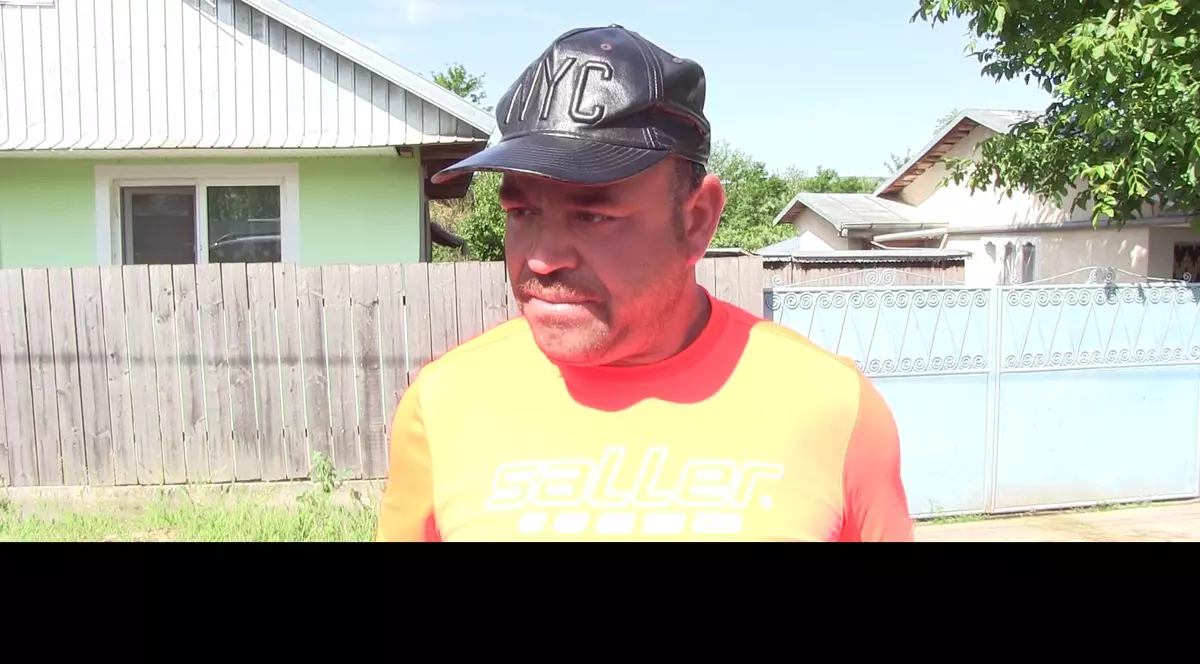 Polițiști din Vaslui, acuzați că au agresat un băiat de 15 ani, pe care l-au încătușat la o sărbătoare a satului