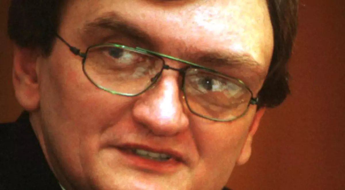 Privilegii pentru Victor Ciorbea. Avocatul Poporului, pensie specială, cumulată cu salariul. USR: "Ruşine, ruşine, ruşine!"