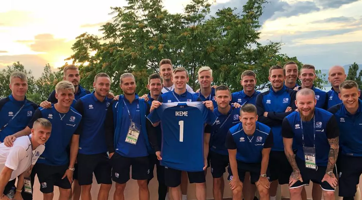 Islandezii, omagiu pentru Carl Ikeme, portarul nigerian bolnav de leucemie