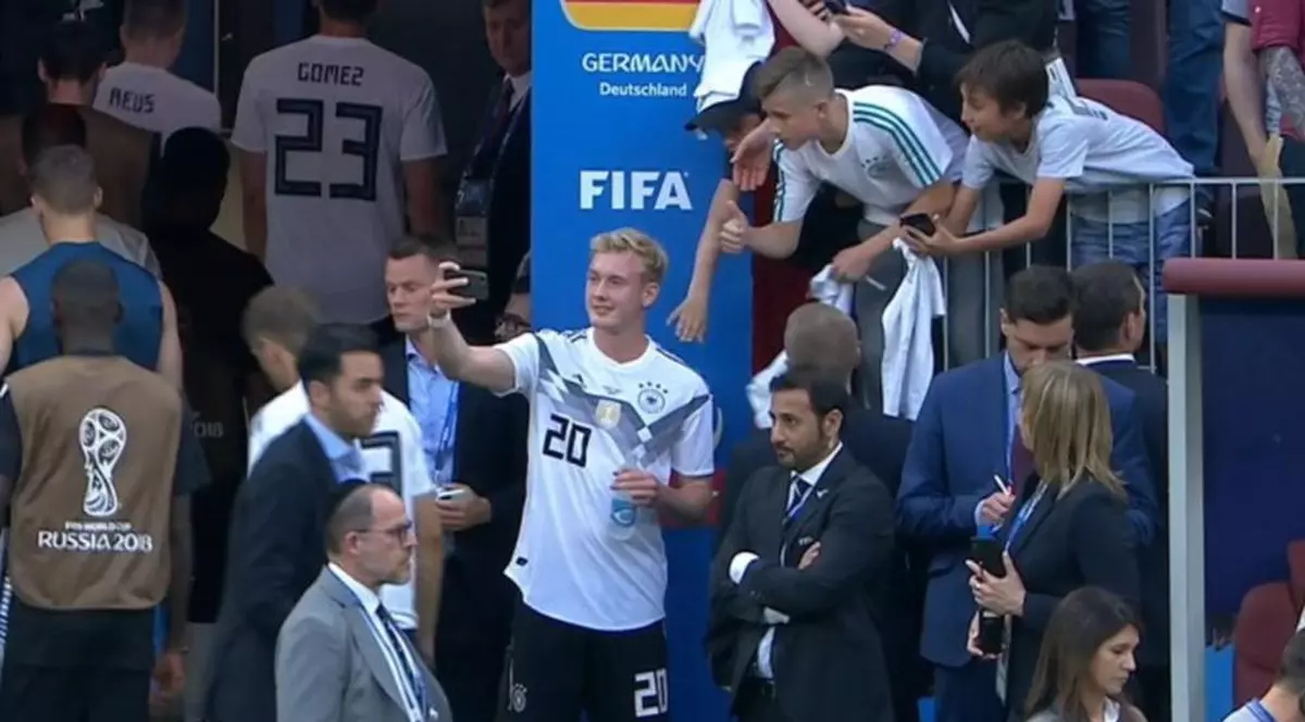 Reacții după eșecul Germaniei în fața Mexicului la Campionatul Mondial de fotbal Rusia 2018: ”De ce râzi, Brandt? Ăsta e selfie-ul prostului!”