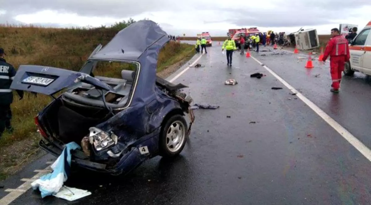 Nu mai puţin de 20 de accidente rutiere grave au loc, în fiecare zi, în România. Sute de morţi şi mii de răniţi apar în statisticile Poliţiei, în lunile care au trecut de la începutul acestui an.
