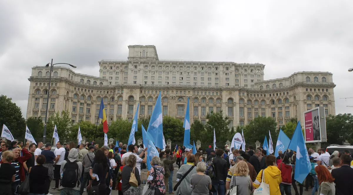 Protestele spontane, ilegale sau nu? Libertatea i-a întrebat pe aleși dacă ar trebui sancționați protestatarii din Piața Victoriei