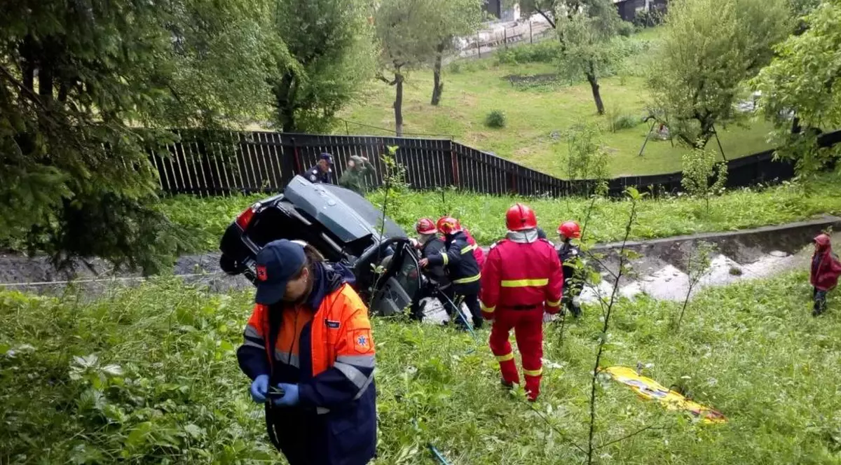 Autocar cu turiști francezi, implicat într-un accident pe DN1, în Sinaia