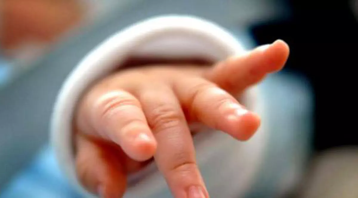 O femeie din Iași a vrut să nască acasă, fără să fie asistată de medic. Viața pruncului a fost pusă în pericol