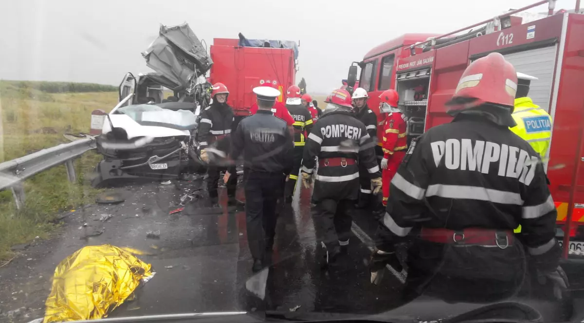 Doi morți și patru răniți într-un accident în Brăila