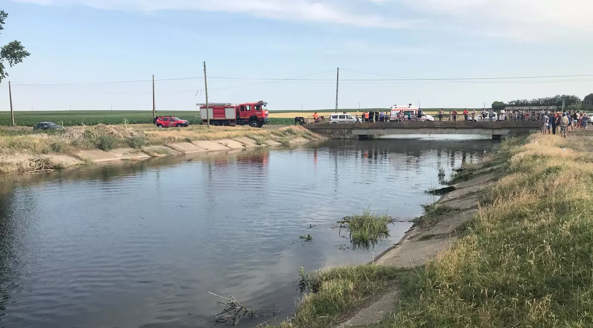 Doi copii și o femeie au murit după ce au traversat un pârâu cu căruța în Tulcea