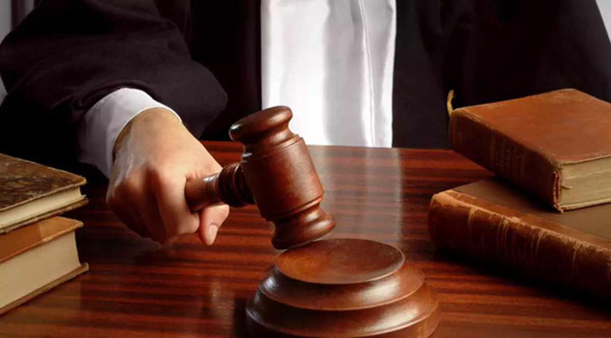 O soție trebuie să-i plătească despăgubiri amantei soțului ei! Ce decizie definitivă a dat instanța