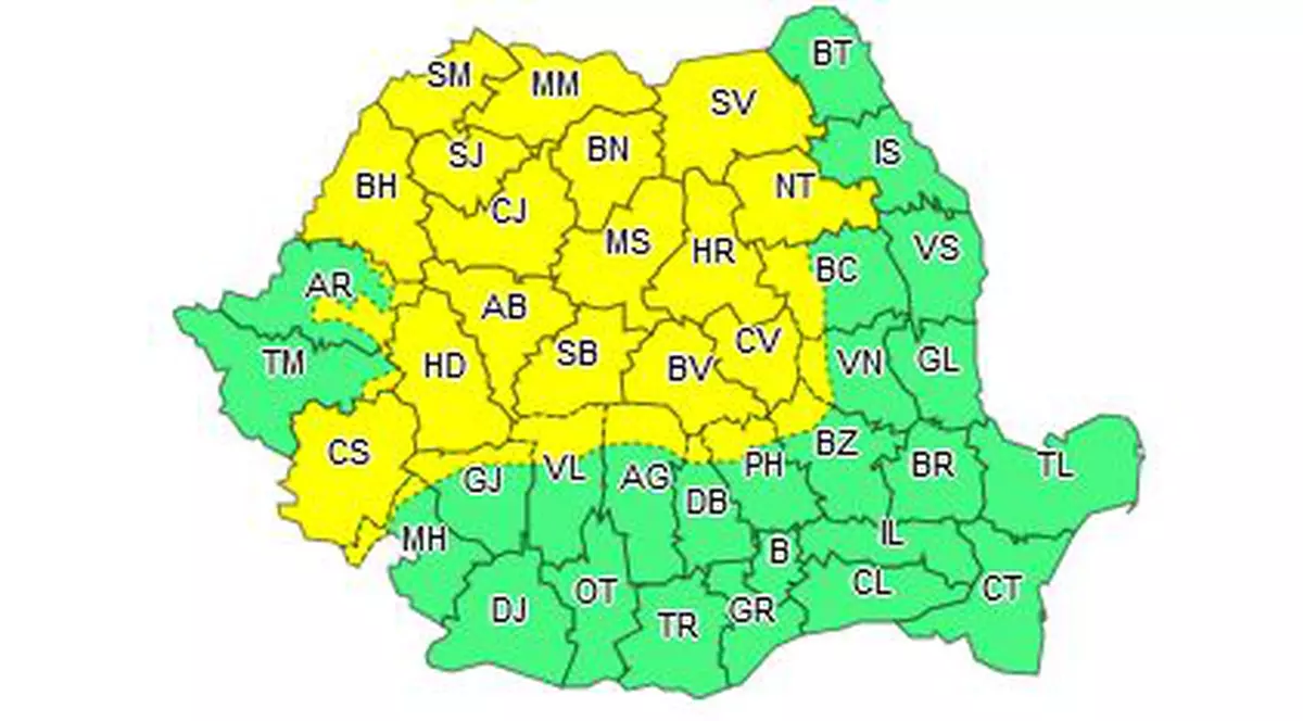 Cod galben de ploi torențiale în aproape trei sferturi de țară