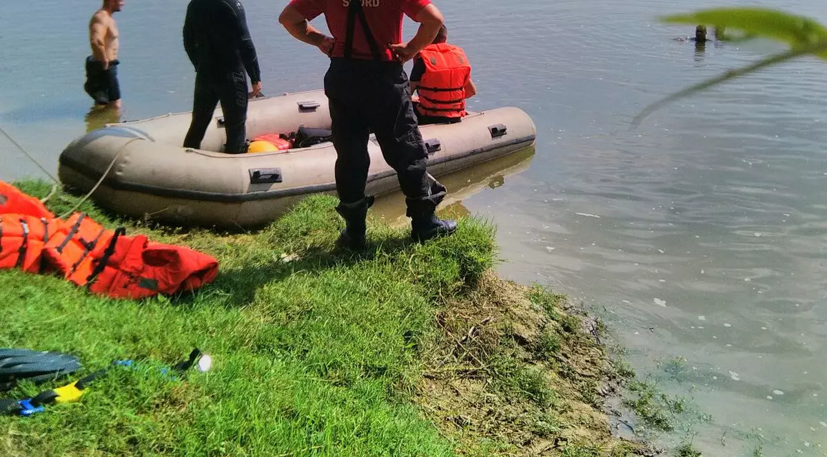 Un tânăr de 19 ani din Reghin s-a înecat în Dunăre. Băiatul venise cu trei prieteni să vândă cherestea