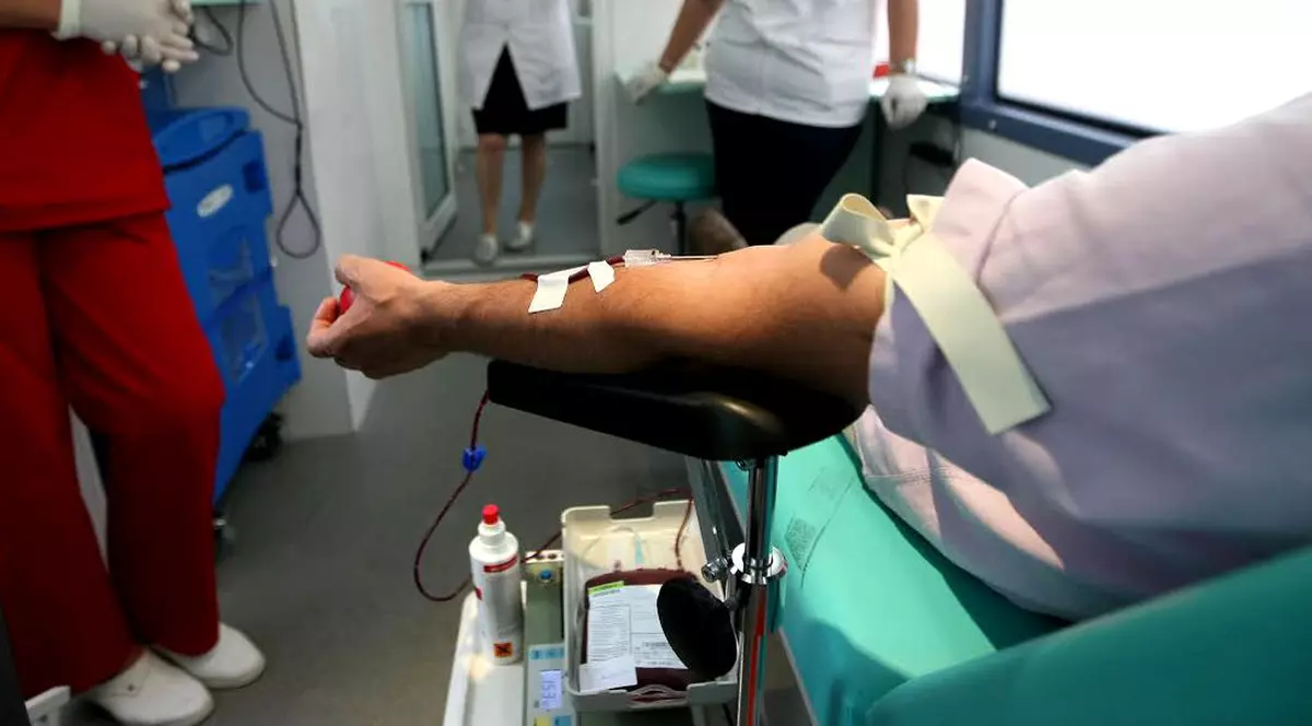 Ofertă inedită la Centrul de Transfuzii Vrancea: cuplurile care vor dona sânge pot cîștiga o cină romantică de Ziua Îndrăgostiților