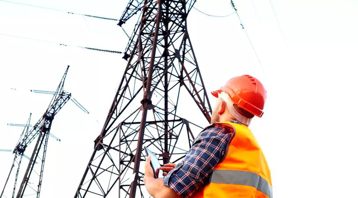 fără curent electric în județul Suceava din cauza vremii . Mii de oameni nu au curent din cauza furtunii