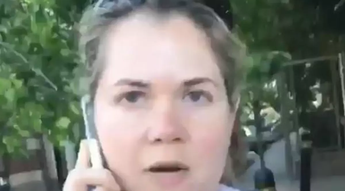 O femeie a chemat poliția pentru a denunța o fetiță