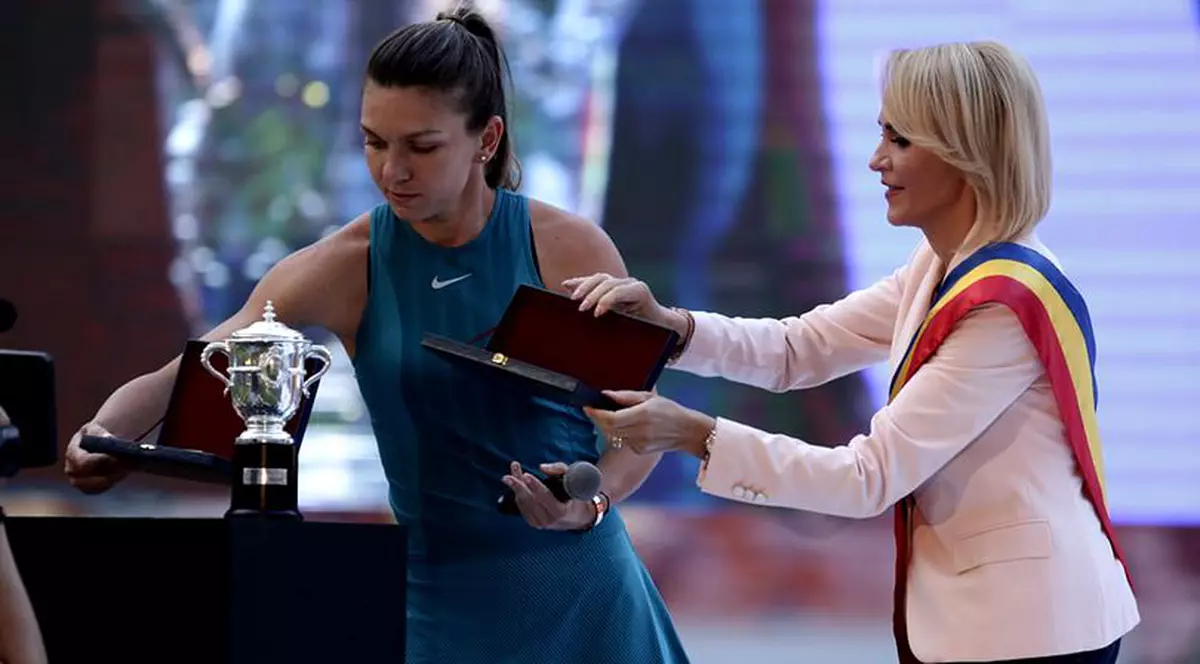 Huiduielile la adresa primarului Gabriela Firea s-au auzit până în America