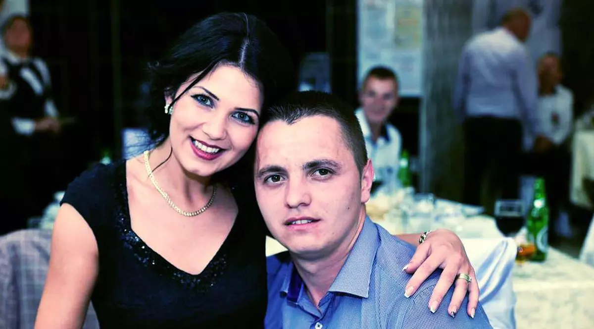 Noi detalii despre moartea Flaviei Magdău-Tătărău. Flavia stă în poala soțului său, la o petrecere
