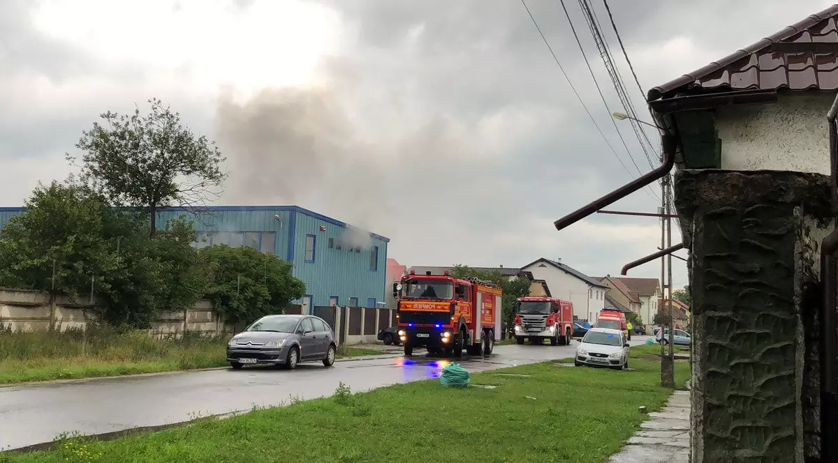 Incendiu la o fabrică de încălţăminte din Hărman, judeţul Braşov