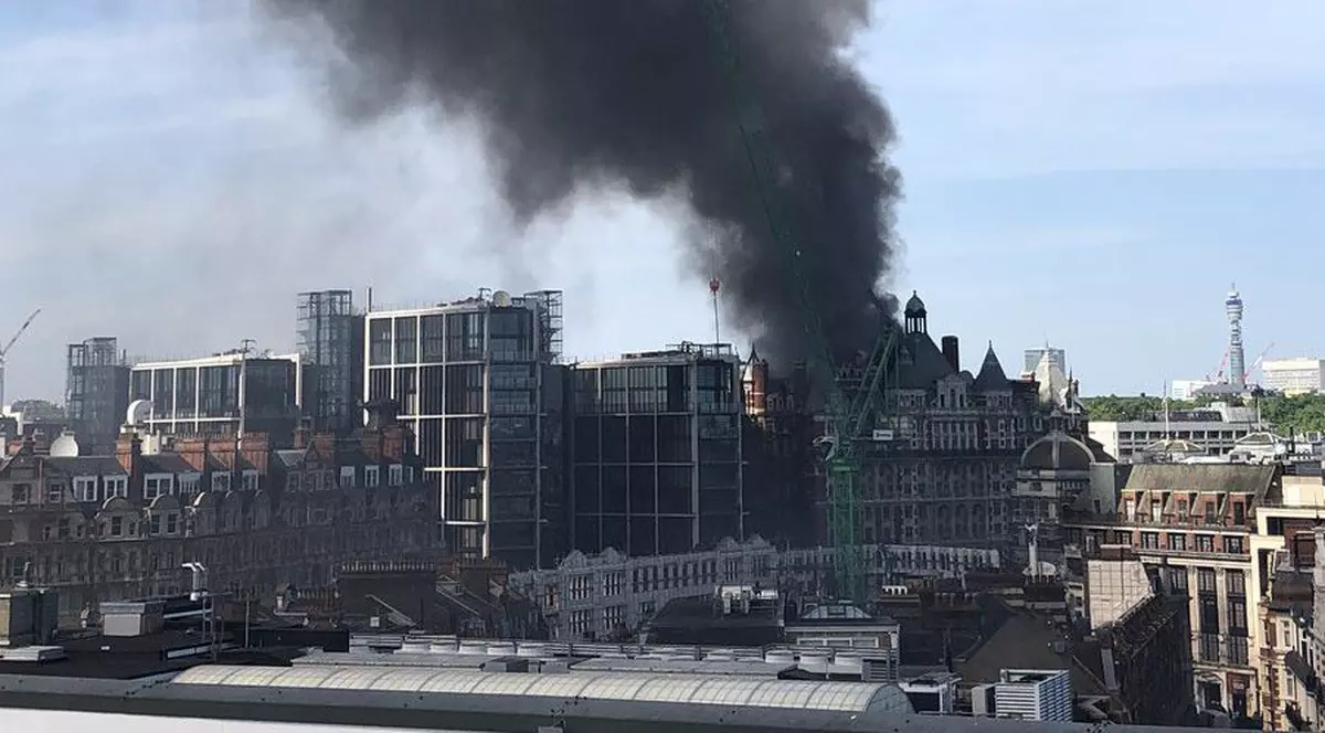 VIDEO / Incendiu la Mandarin Oriental Hotel din Londra. Clădirea a fost recent renovată