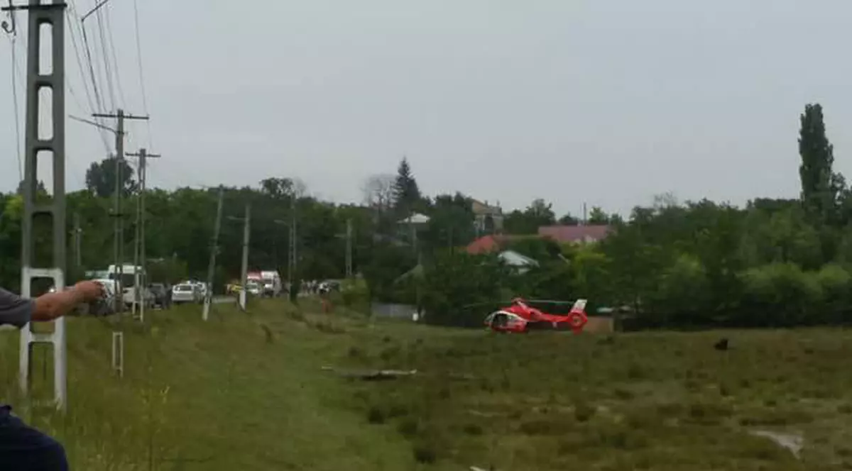 O fetiță de 6 ani a murit, iar mama sa este rănită grav, după ce au fost lovite de o maşină