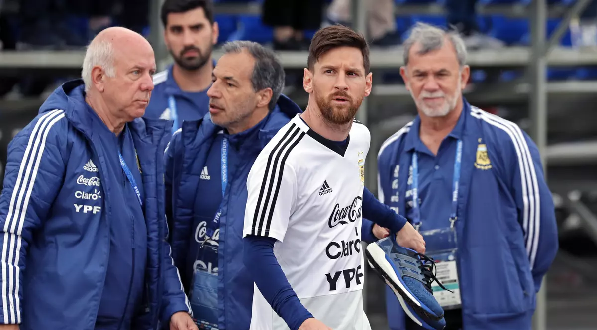 Ce trebuie să facă Messi pentru a fi comparat cu Maradona