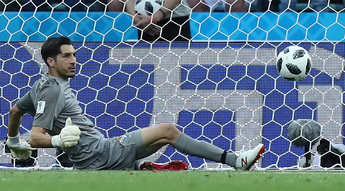 Duckadam i-a dat un sfat lui Penedo: ”Poate prinde un contract pe mai mulți bani decât la Dinamo!”. Penedo, dezamăgit după unul dintre golurile încasate de la belgieni