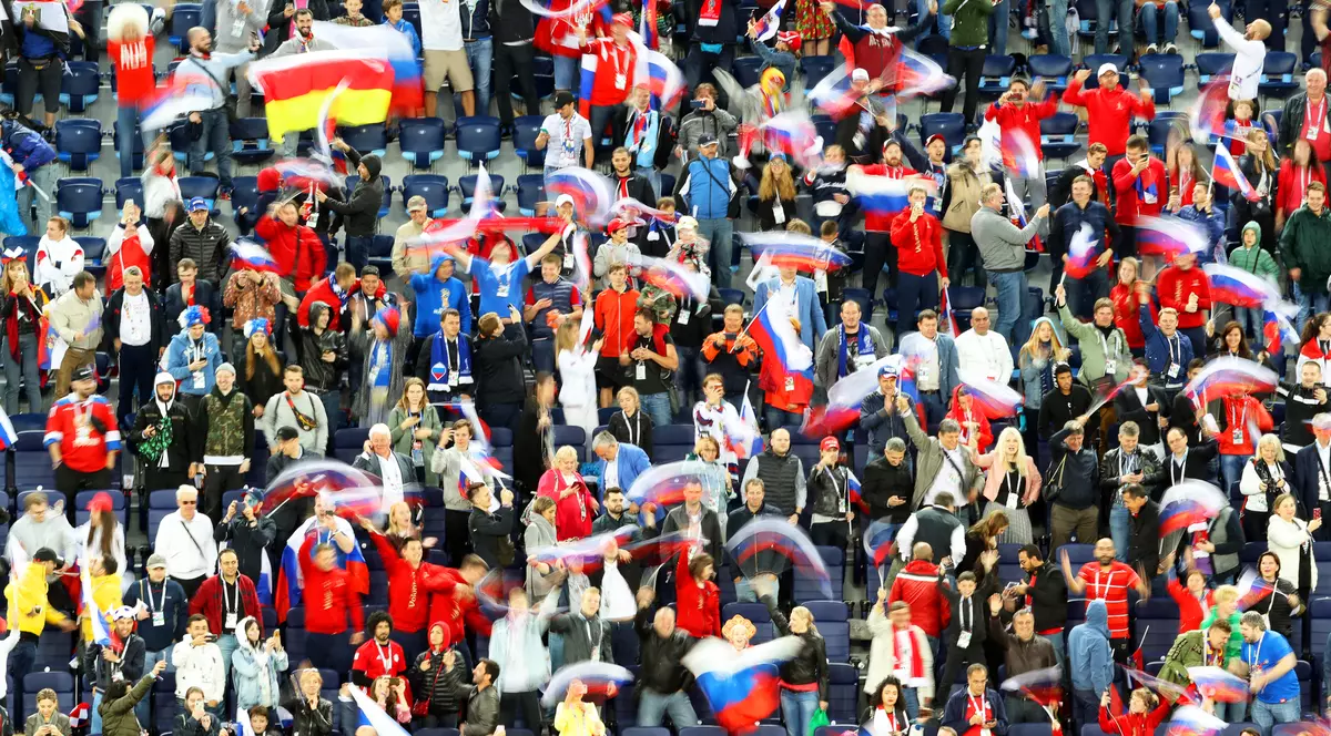 Sticle cu apă gratuite pentru suporterii de la meciul Rusia - Uruguay, finala grupei A de la Campionatul Mondial 2018
