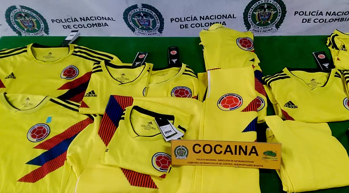 Tricouri ale Columbiei, impregnate cu cocaină! ”Coletul” urma să ajungă în Olanda