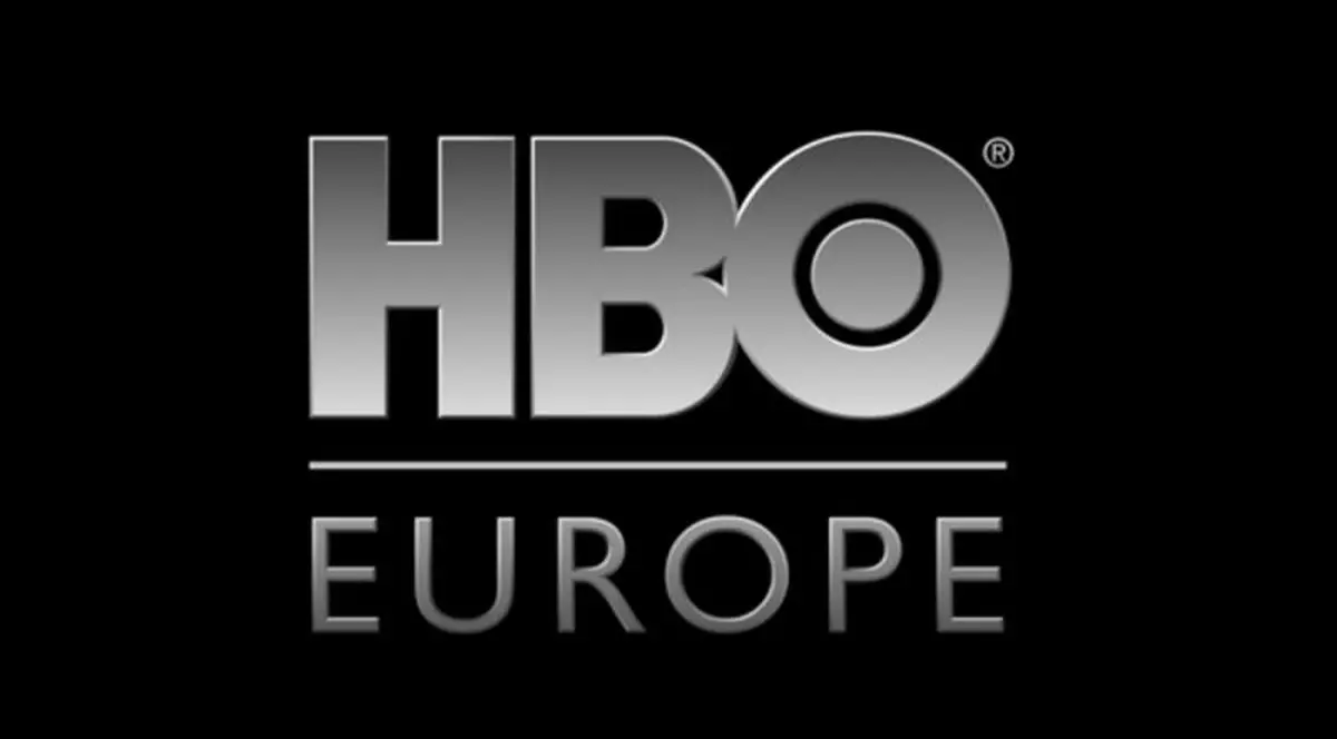 HBO Europe a început filmările la seria "Hackerville", în Timișoara. Sigla HBO Europe, albă, pe fundal negru