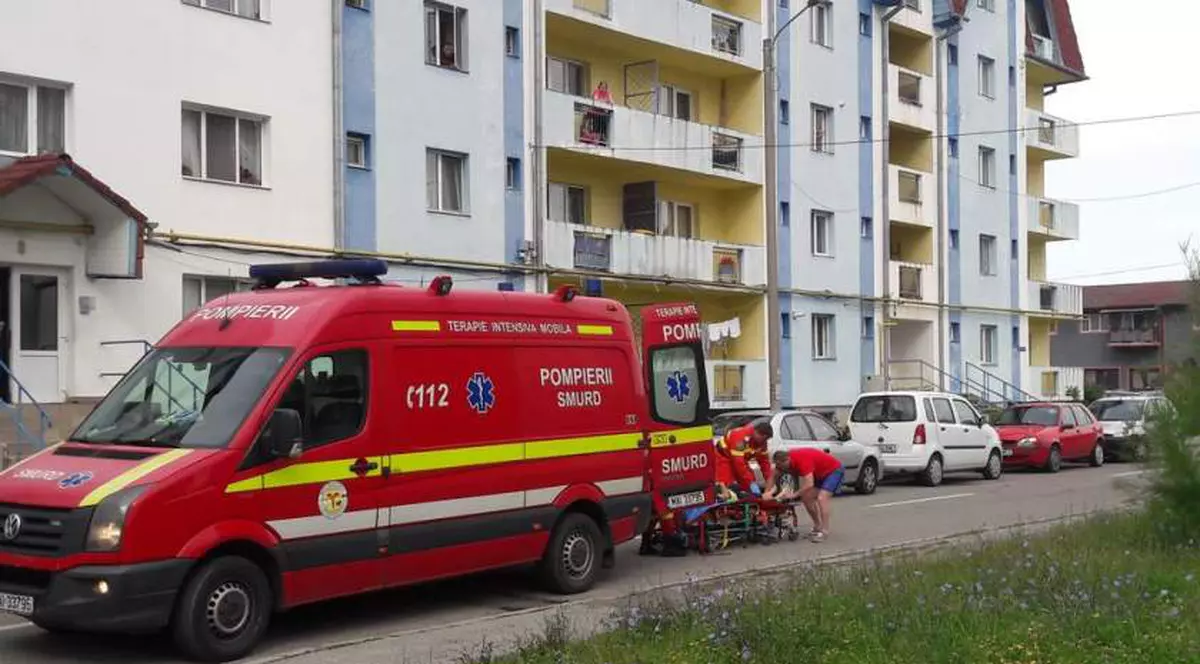 Un dentist din Bistrița s-a aruncat pe geam și a murit pe loc. Bărbatul era depresiv