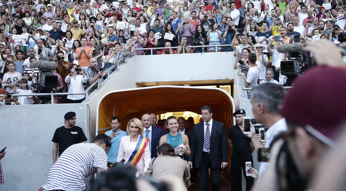 Simona Halep n-a vrut să iasă de mână cu Gabriela Firea. Culisele evenimentului de pe "Arena Națională"