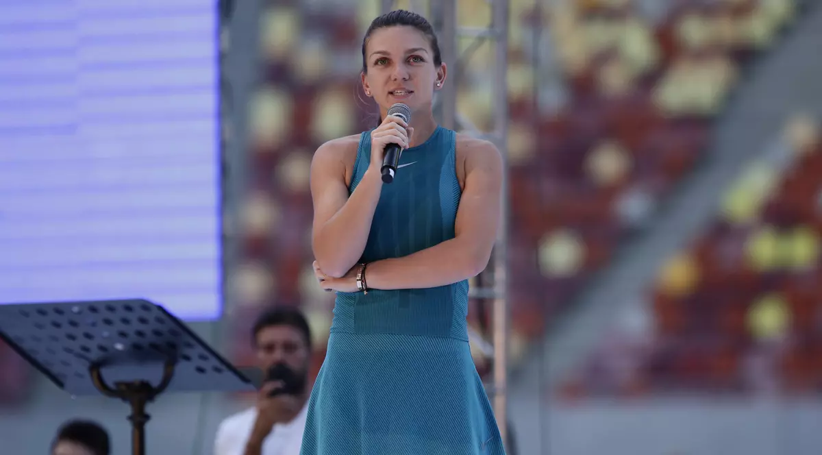 Simona Halep în costum de baie. Primele poze din vacanță. Proaspăt campioană la Roland Garros, jucătoarea de tenis de 26 de ani se bucură de o binemeritată vacanță, la plajă în complexul ”Stejarii Country Club”.