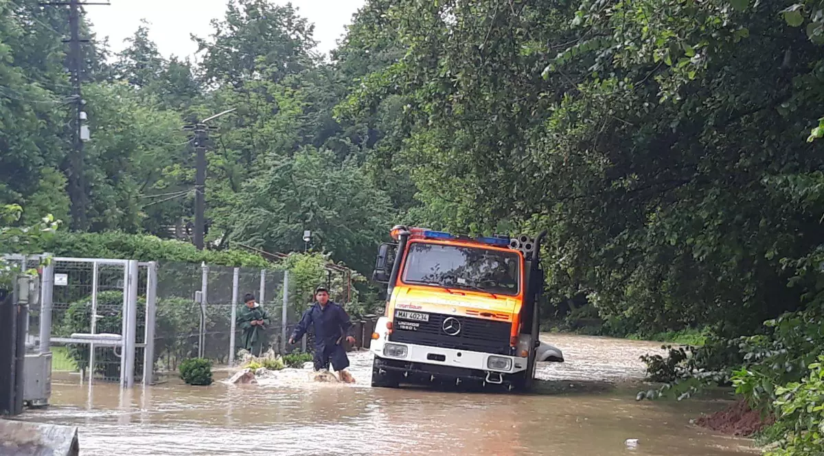 Opt localități din Argeș, lovite de inundații. Județul a intrat sub cod roșu hidrologic