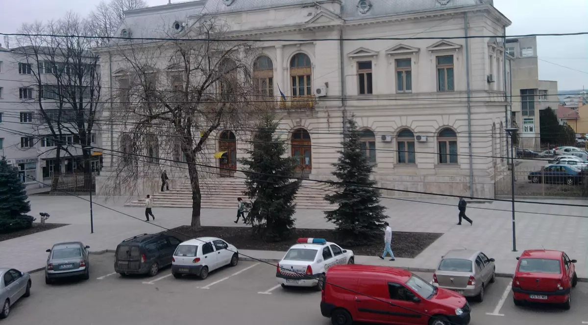 O grefieră a leșinat chiar în timpul ședinței de judecată, la Vaslui