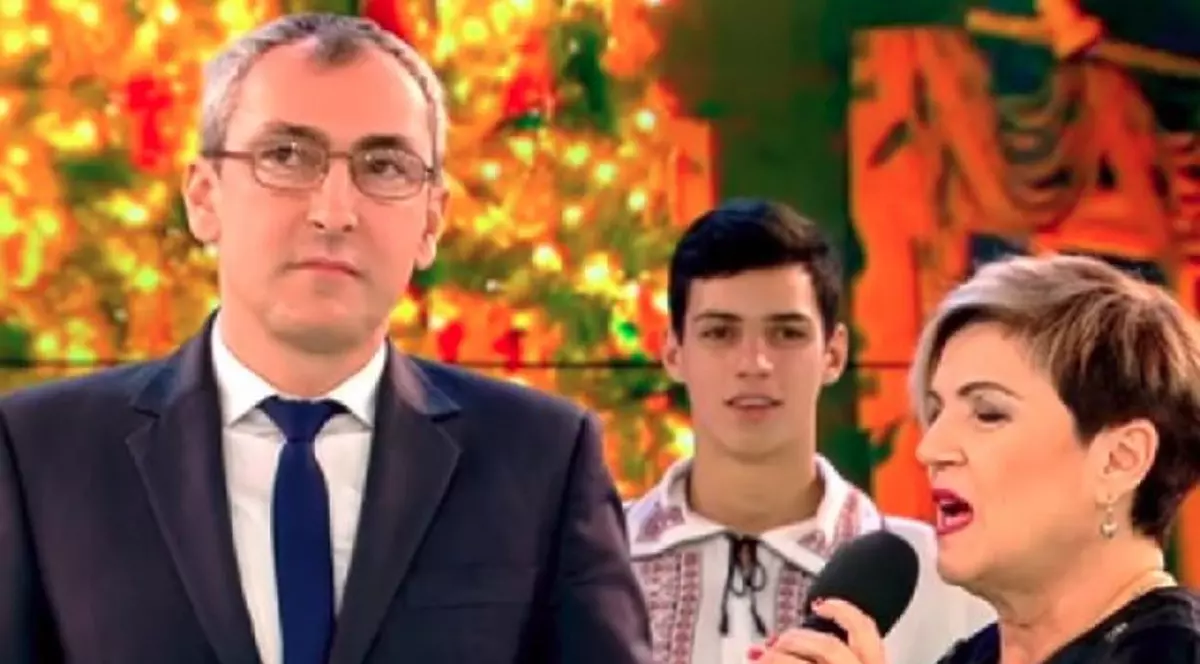 Nicoleta Voica s-a căsătorit civil cu Alin Bagiu. Ce rochie a purtat artista de muzică populară