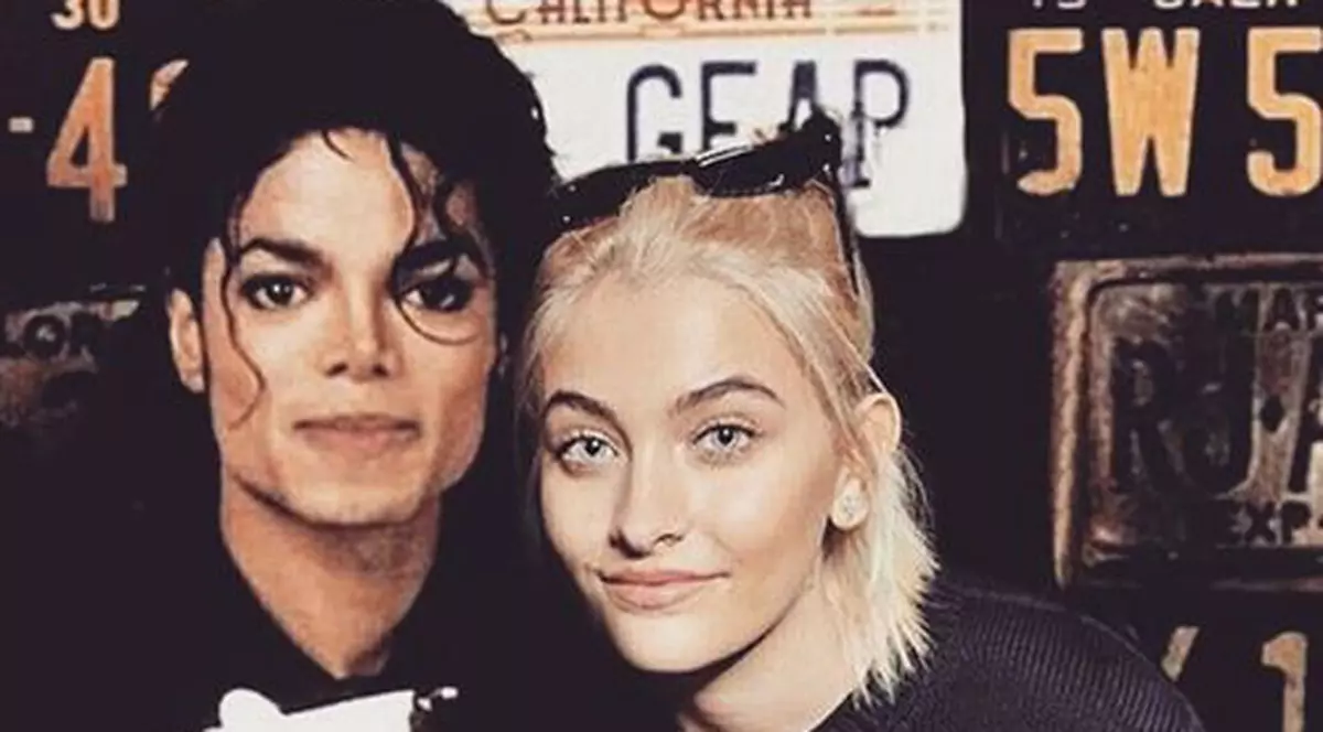 Paris Jackson, în genunchi la steaua lui Michael Jackson (Instagram Paris Jackson)
