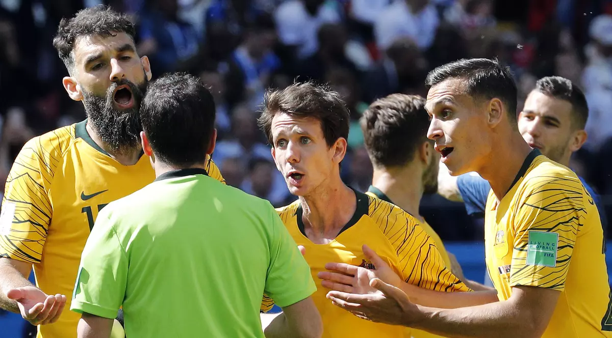 Primul penalty acordat la Cupa Mondială după consultarea sistemului VAR!