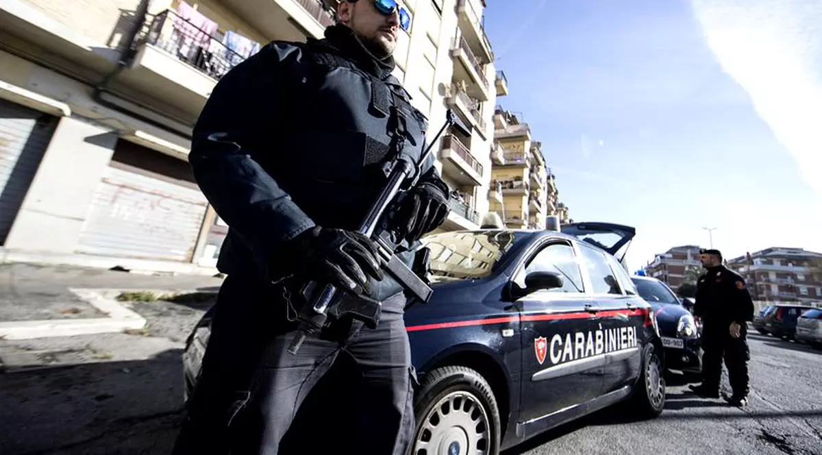 O familie de români conducea o bandă de traficanți de droguri în Italia