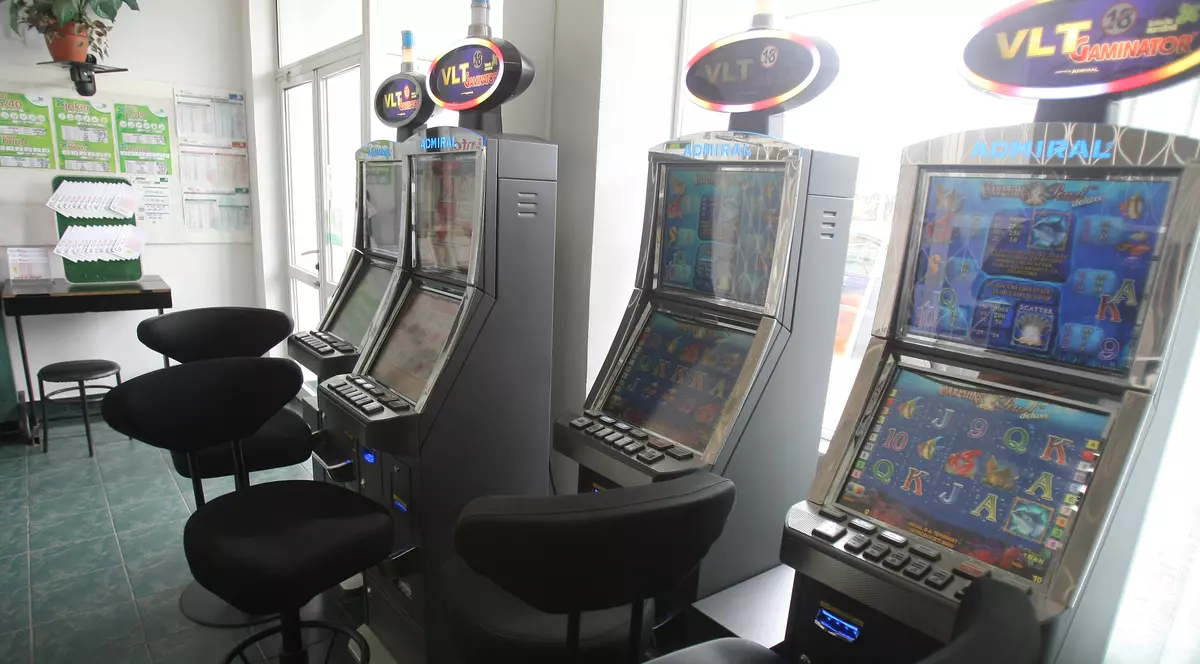 Ce se află în spatele aparatelor de tip slot machines. Pot fi măsluite ”păcănelele”?